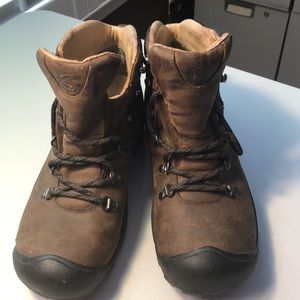 Hiking boots, women’s